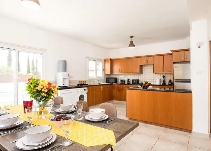 Vila Voroklini With Pool *